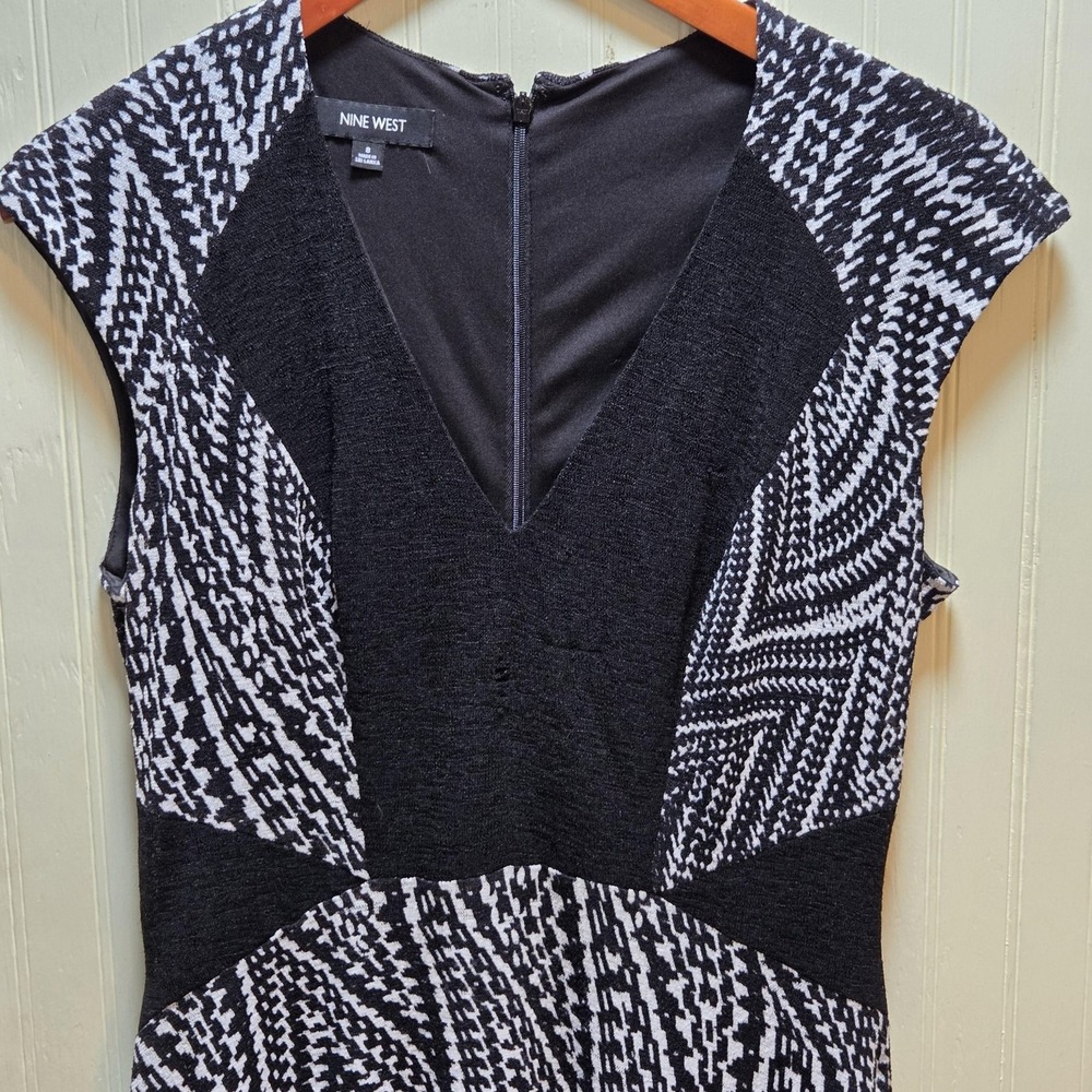 Nine West Dress Womens 8 Black Geometric V‎ Neck Fit & Flare Midi Knit Workwear